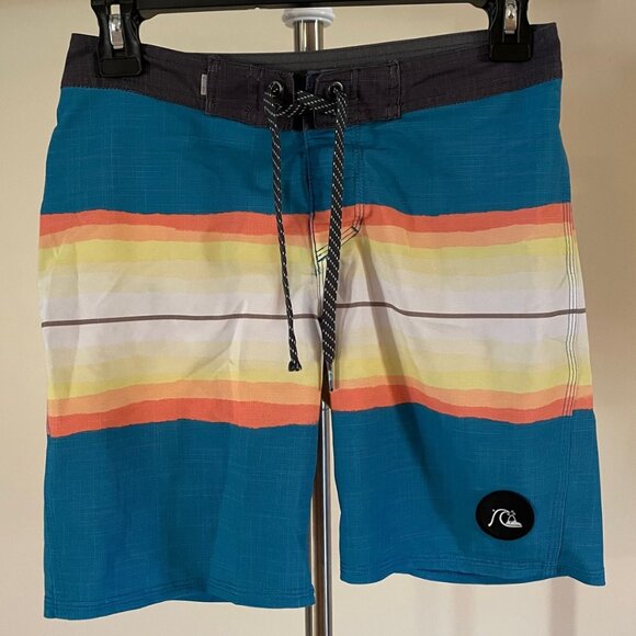Boy's Quiksilver Highline Swim Shorts Trunks Size 12 Pre-owned - Picture 1 of 2